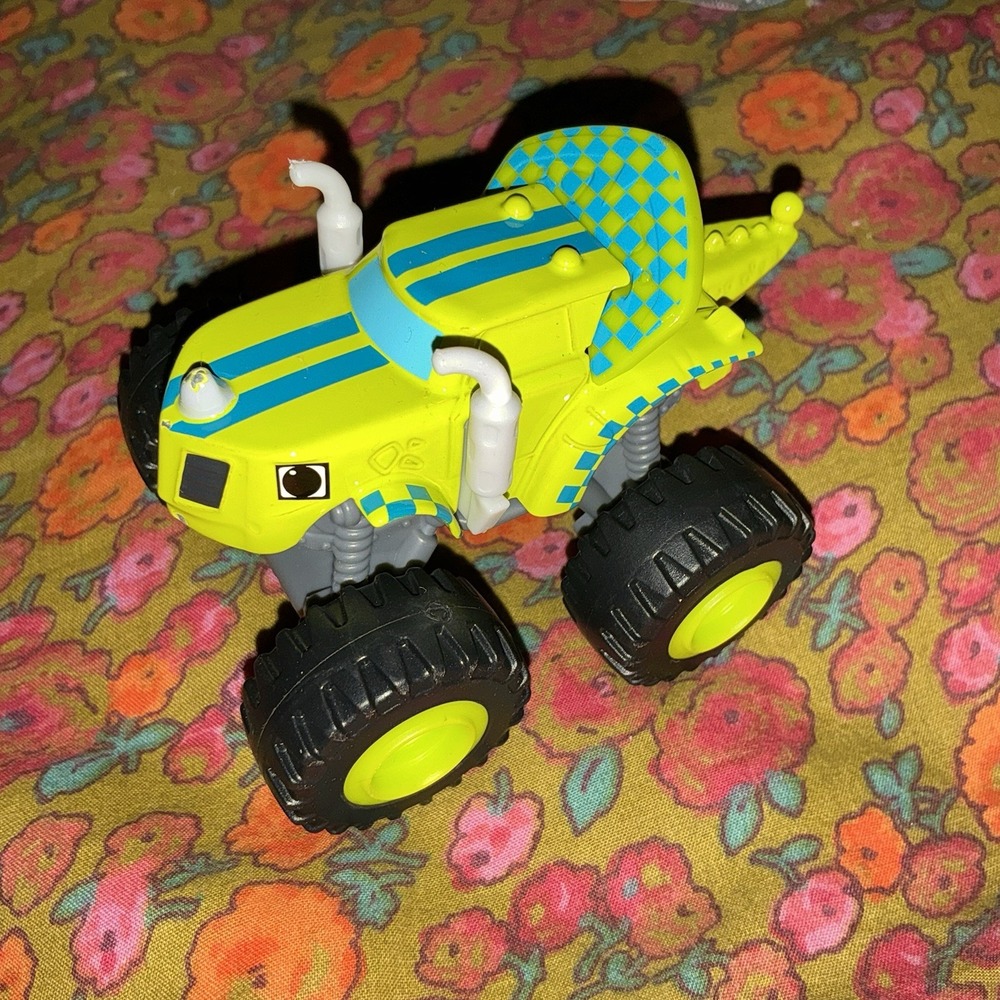 Blaze And The Monster Machines Racing Flag Zeg Diecast Green Truck Nickelodeon